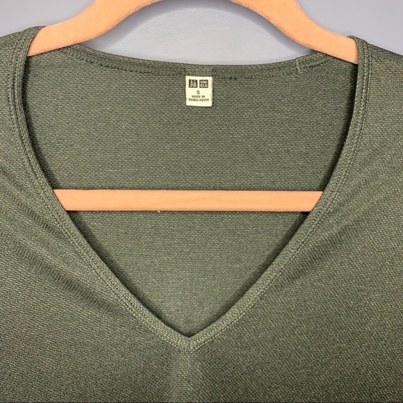 Uniqlo Airism V Neck Top Grey Small - Picture 5 of 8